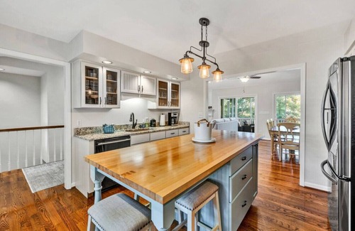 North Shore House | Waterfront: Ideal Dock for Boats, Swimming +Arcade