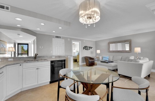 Marco Island Condo | Waterfront in Old Marco! Beautiful unit! Deluxe!