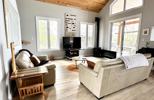 Clarendon House | Waterfront in Renfrew