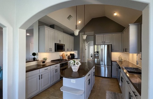 Missouri City House | Waterfront King - Sleeps 10 , Media Room , Deck on Water , Fishing & Kayaking