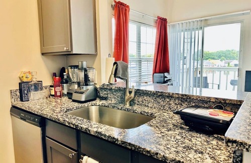 Wayne Apartment | Waterfront King Suite w Balcony