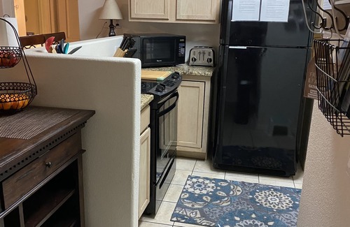 Lake Havasu City Condo | Waterfront Kingsview Condo by the Famous London Bridge, Close to Everything!