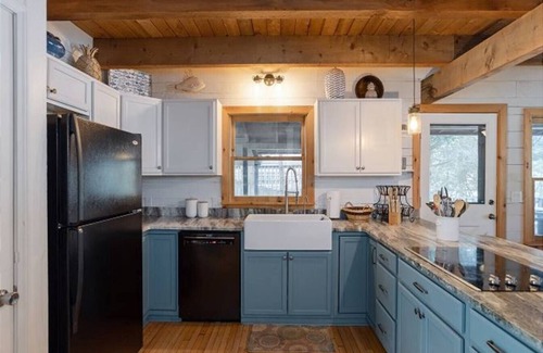 Glenville House | Waterfront Lake Glenville Log Cabin Home. Minutes from hiking and Cashiers, NC