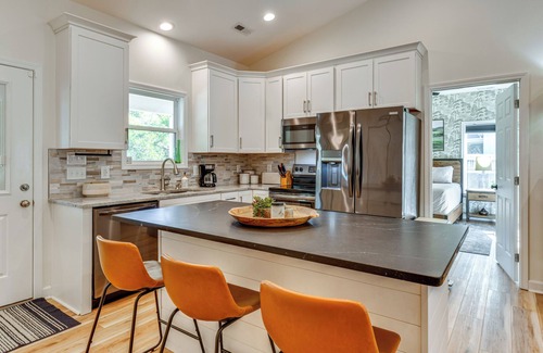 Hickory House | Waterfront Lake Hickory Retreat w/Private Dock!