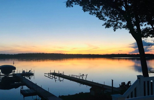 Cadillac Cottage | Waterfront Lake Mitchell Home w/ Sunset Views