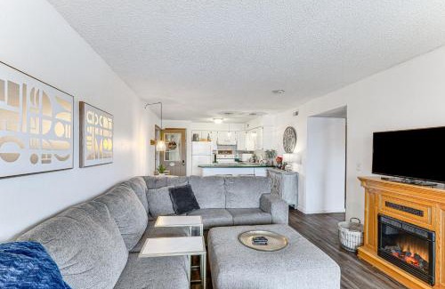 Lake Ozark Apartment | Waterfront Lake Ozark Condo with Access To 2 Pools