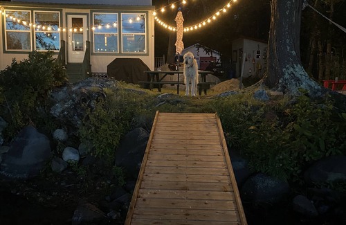 Old Town Cottage | Waterfront Lakefront Cottage, Sleeps 6. Parking.