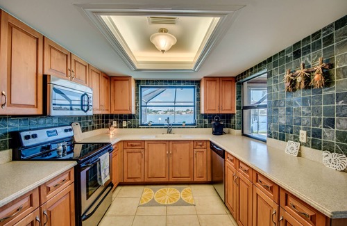 Pelican House | Waterfront/Lakefront Dream Vacation!