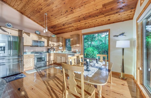 Lancaster Cabin | Waterfront Lancaster Cabin ~ 10 Mi to Kilmarnock!