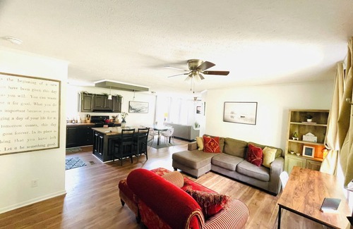 Troutman House | Waterfront LKN Hideaway Relax & Recharge