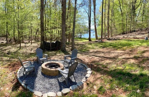 Troutman House | Waterfront LKN Hideaway Relax & Recharge