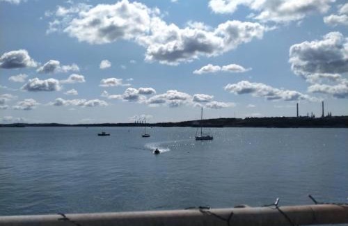 Milford Haven House | Waterfront Location, Balcony, Sea Views, Free Parking