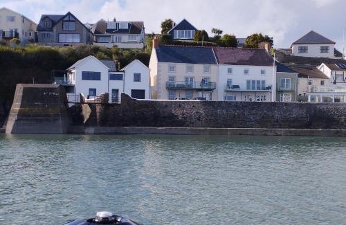 Milford Haven House | Waterfront Location, Balcony, Sea Views, Free Parking