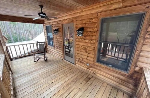 Broaddus House | Waterfront Log Home on Beautiful Lake Sam Rayburn