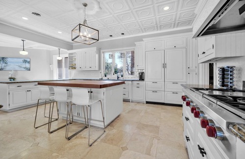 East Fort Lauderdale House | Waterfront Luxury Estate in Gated Paradise – Kayaks, Pool & Sunset Views!