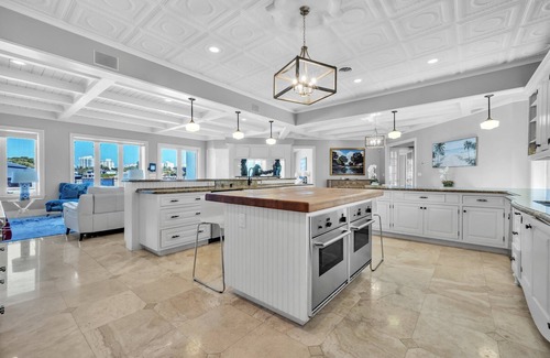East Fort Lauderdale House | Waterfront Luxury Estate in Gated Paradise – Kayaks, Pool & Sunset Views!