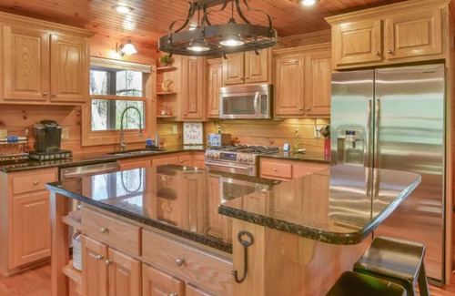 Butler Cabin | Waterfront Luxury at Watauga Lake!