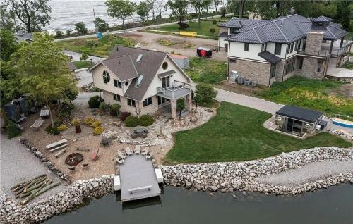 Sandusky House | Waterfront Luxury Family Retreat