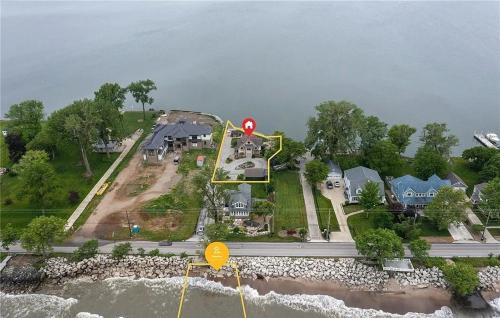 Sandusky House | Waterfront Luxury Family Retreat