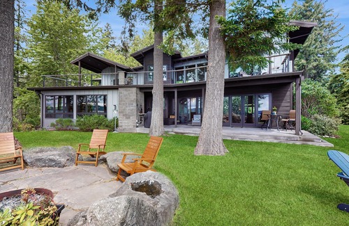 Poulsbo House | Waterfront luxury home with quick access to Seattle by Ferry