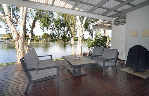 Noosaville Apartment | Waterfront Luxury in Noosaville