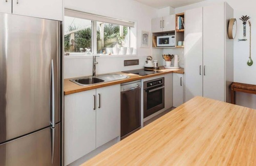 Bell Block Apartment | Waterfront Luxury Apartment Near Beaches