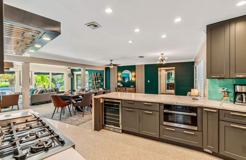 Wilton Manors Villa | Waterfront - Luxury Villa in ❤️ of Wilton Manors