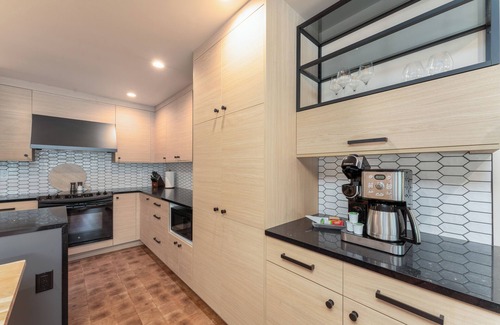 Wapato Point Condo | Waterfront Luxury- Yacinde B2