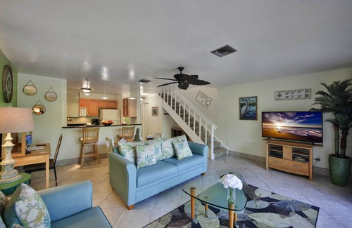 Matlacha Condo | Waterfront Matlacha Condo w/Patio + Pool Access!