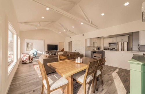 Point Richmond House | Waterfront Modern Oasis - Amazing SF Getaway