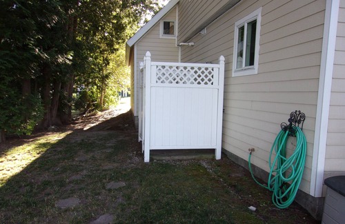 Indian River House | Waterfront Mullet Lake Cottage