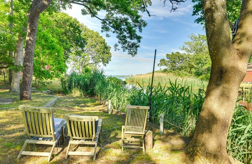 Flanders Cottage | Waterfront New York Getaway w/Kayaks