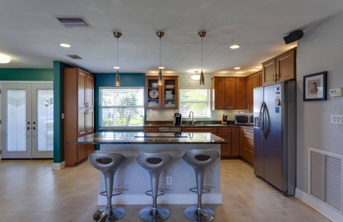 Shore Acres House | Waterfront Oasis Near Vibrant Downtown St. Pete