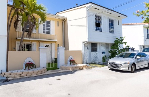North Miami House | Waterfront Oasis | 2BR Canal Home w/Private Dock