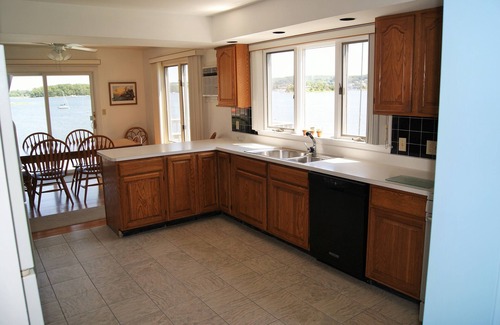 Portsmouth House | Waterfront Oasis-Dynamic Newport County: Kayaks-Fire Pit-BBQ. Oct. 2025 avail.