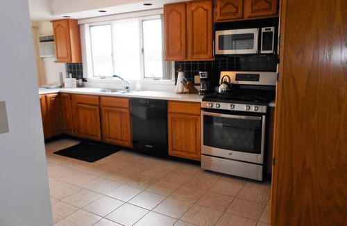 Portsmouth House | Waterfront Oasis-Dynamic Newport County: Kayaks-Fire Pit-BBQ. Oct. 2025 avail.