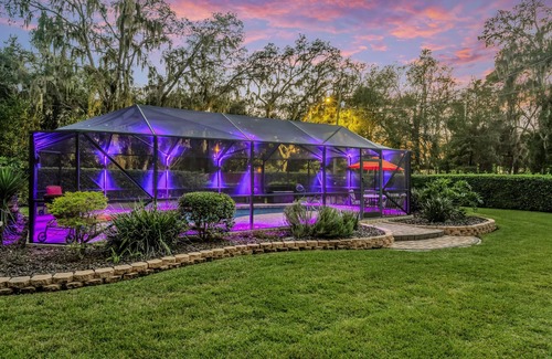 Temple Terrace House | Waterfront, oasis, family retreat, 5 minutes from theme park,