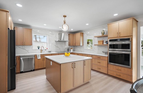 Causeway Isles House | Waterfront Oasis l Near Beach