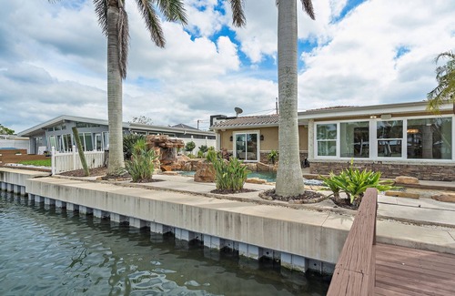 Causeway Isles House | Waterfront Oasis l Near Beach