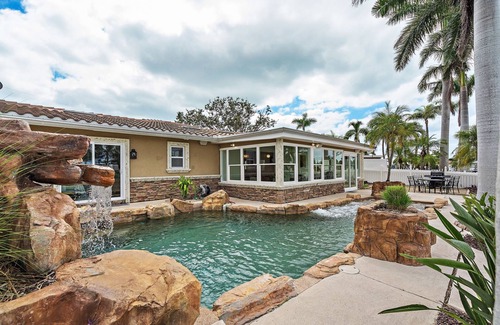 Causeway Isles House | Waterfront Oasis l Near Beach