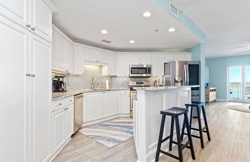 Morehead City Condo | Waterfront OLDE TOWN YACHT CLUB Condo w/Pool & Stunning Views of Radio Island