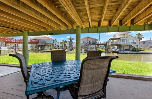 Jamaica Beach House | Waterfront on Bay +Beach+Kayak+ShuffleBoard+Cornhole+Great Fishing