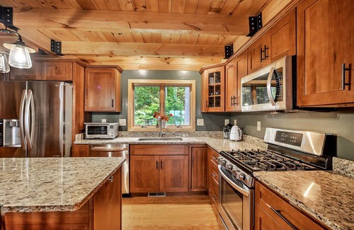 Belgrade Cottage | Waterfront on Great Pond, Unreal Sunsets, HotTub, Tennis and Pickleball Court