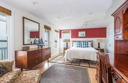 Mashpee House | Waterfront on Wakeby Pond RPLO015