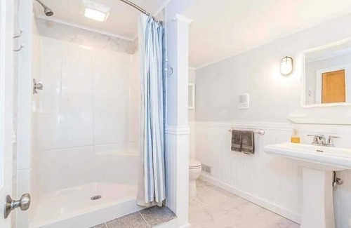Mashpee House | Waterfront on Wakeby Pond RPLO015