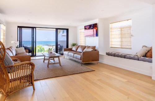 Cooee Bay House | Waterfront On Wattle