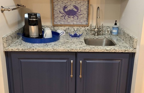 White Stone House | Waterfront panoramic point w/pool, perfect for traveling couples, families