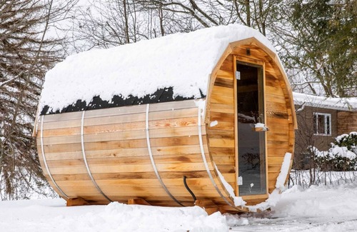 Penetanguishene Cottage | Waterfront Paradise | Sauna Hot Tub Sleeps 20