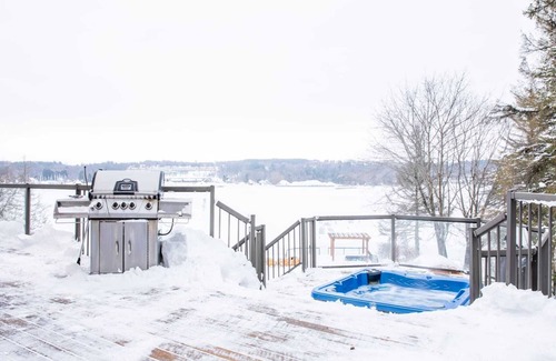 Penetanguishene Cottage | Waterfront Paradise | Sauna Hot Tub Sleeps 20