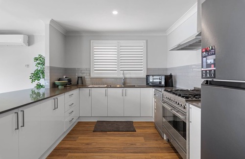 Charmhaven House | Waterfront Paradise in Charmhaven - Kayak + Pool